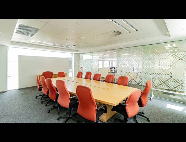 1,552M² OFFICE TO LET IN FERNDALE